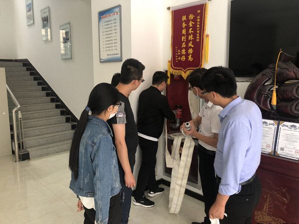 泓源新能源公司、出租車公司聯(lián)合開展消防安全演練(圖2)