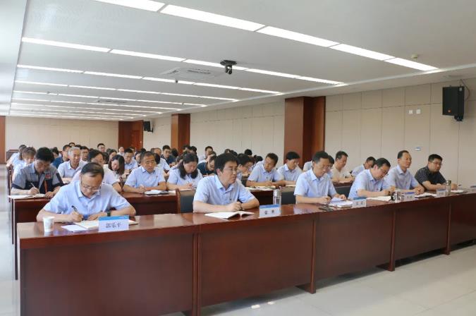 市政府國資委黨委委員、副主任邊疆到泓源公司講黨課(圖3)