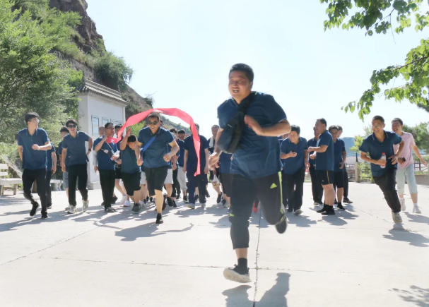 增強團隊合力 展示泓源風(fēng)采 ——泓源公司開(kāi)展登山比賽活動(dòng)(圖3)