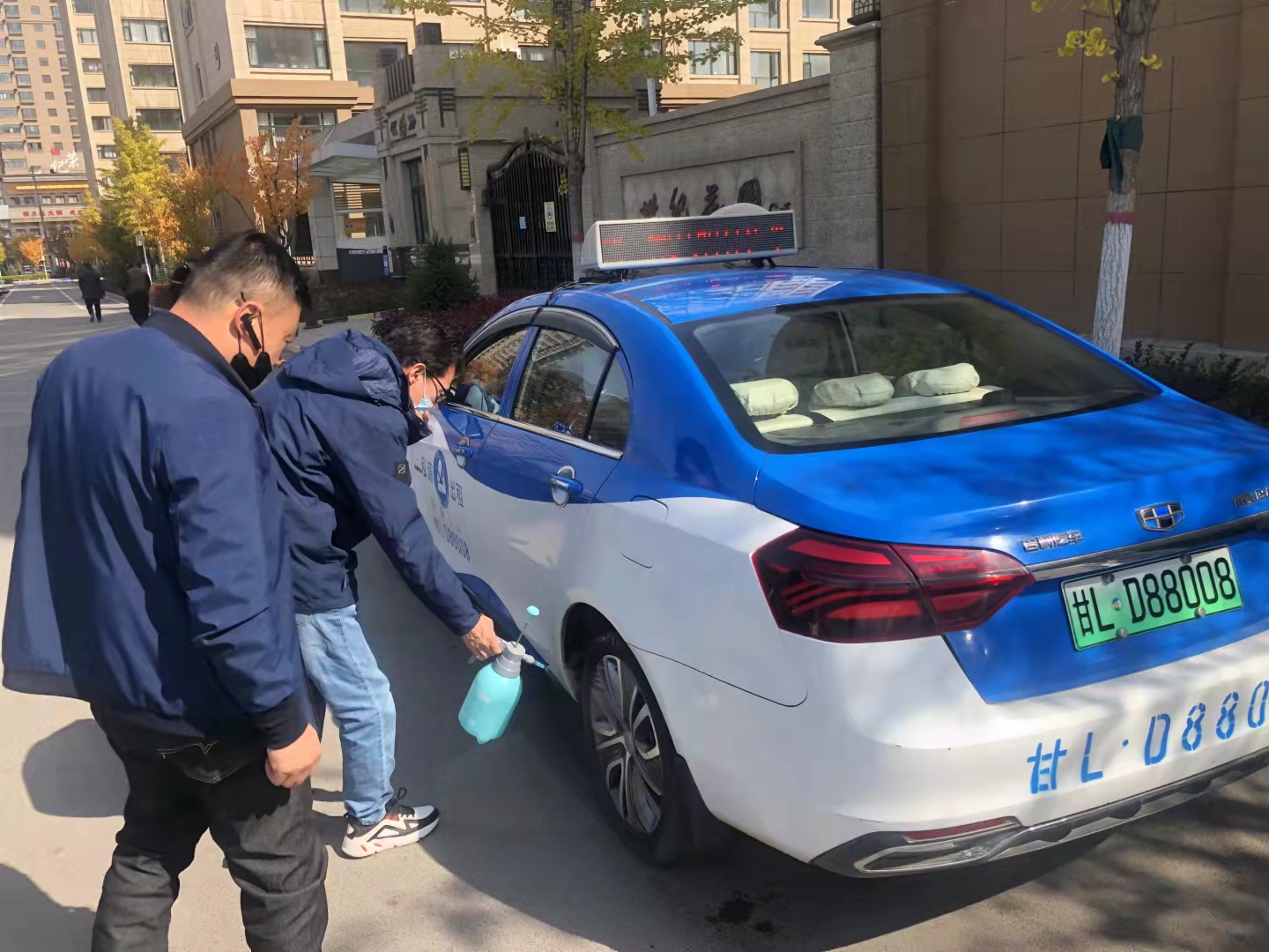 文明創(chuàng  )建我先行——泓源出租車(chē)公司多措并舉助力文明城市創(chuàng  )建(圖2)