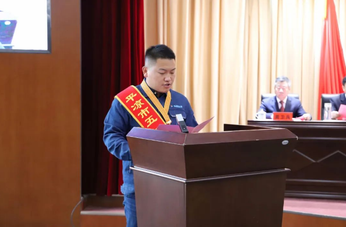 喜報！市產(chǎn)投集團員工楊李榮獲2022年平?jīng)鍪形逡粍趧?dòng)獎?wù)?圖2)